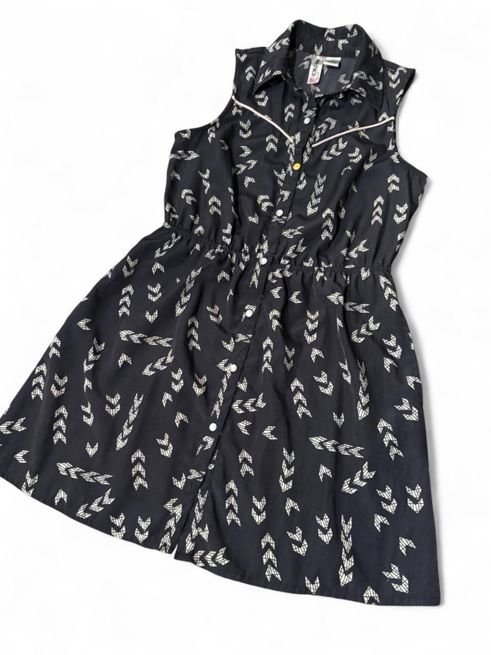 Mimi Chica Western Black Sleeveless Button-Front Arrow Print Dress